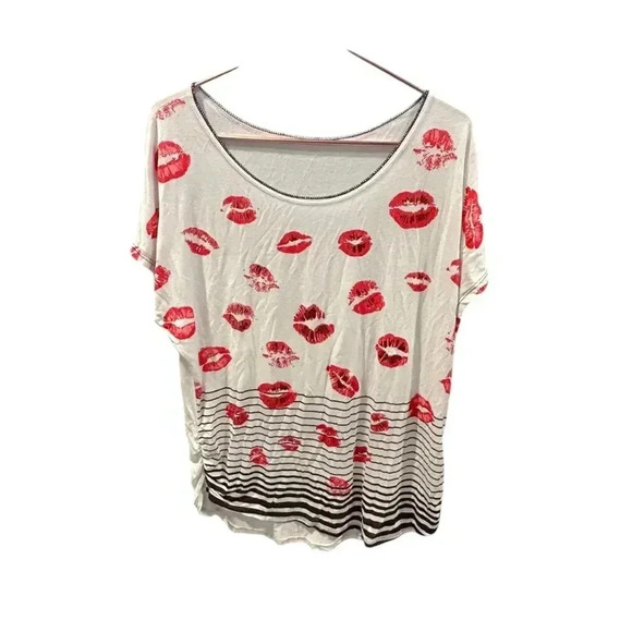 White shirt with red lips and black stripes size L - Picture 5 of 6